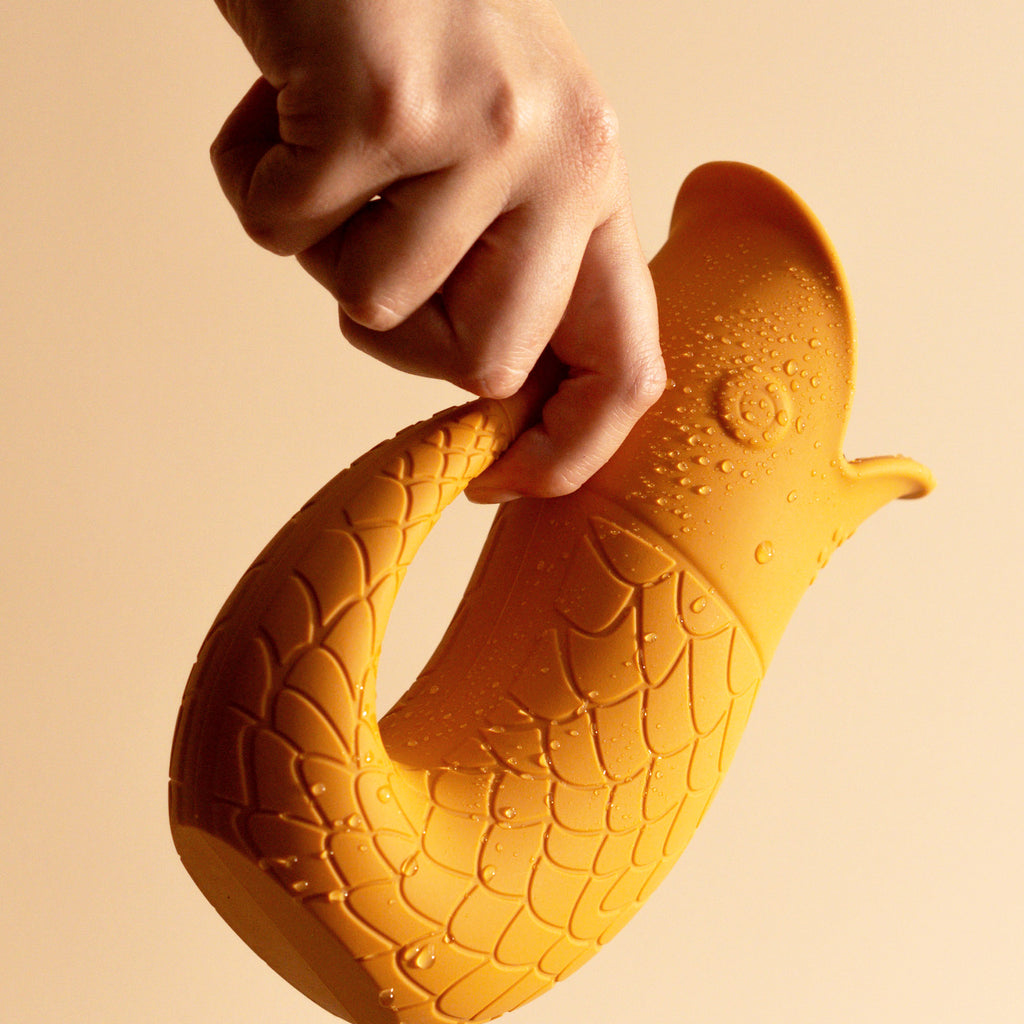 Silicon kids bath water pourer fish shaped, back view