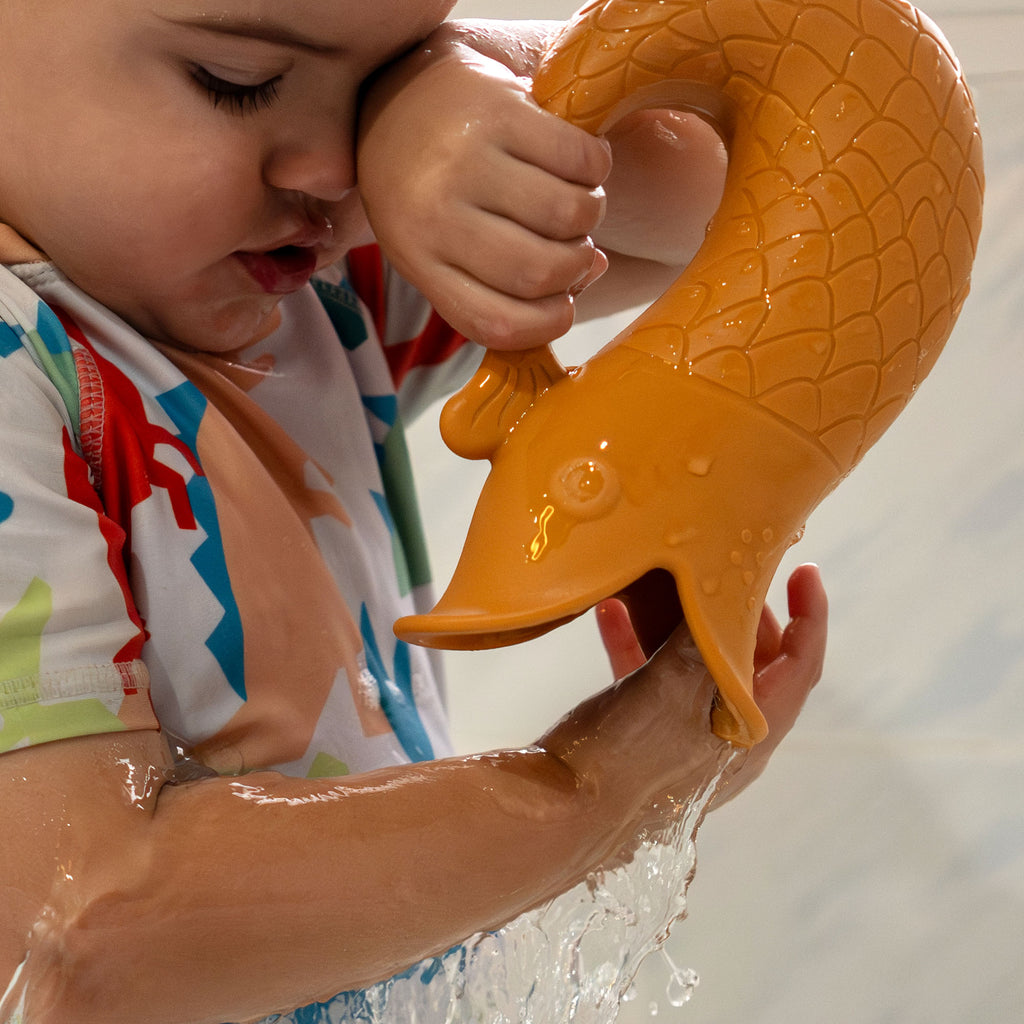 Silicon kids bath water pourer fish shaped, child plays view 