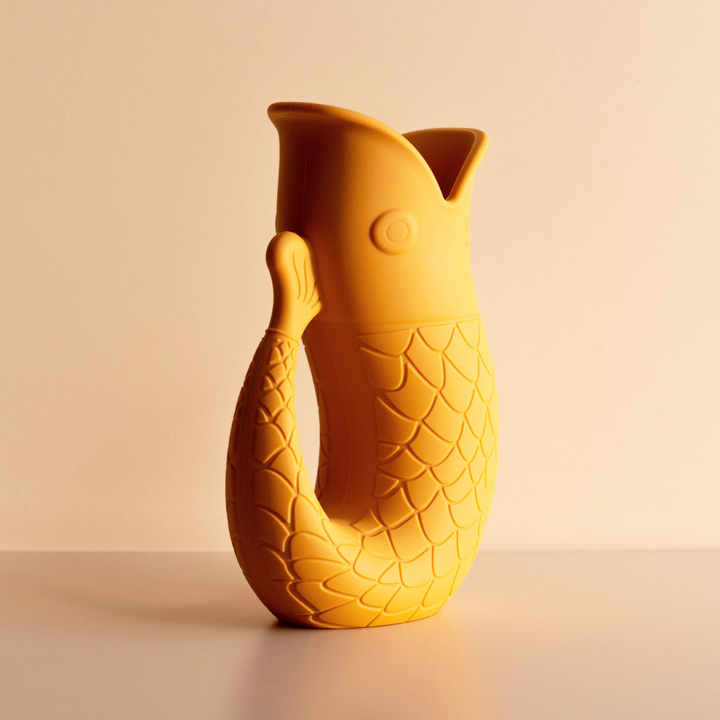 Silicon kids bath water pourer fish shaped, detail view alt
